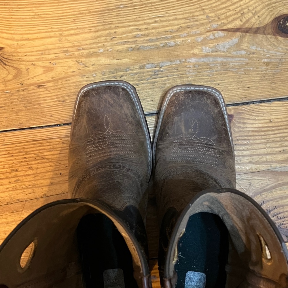 Ariat Kids Brown and Black Boots - Picture 5 of 5